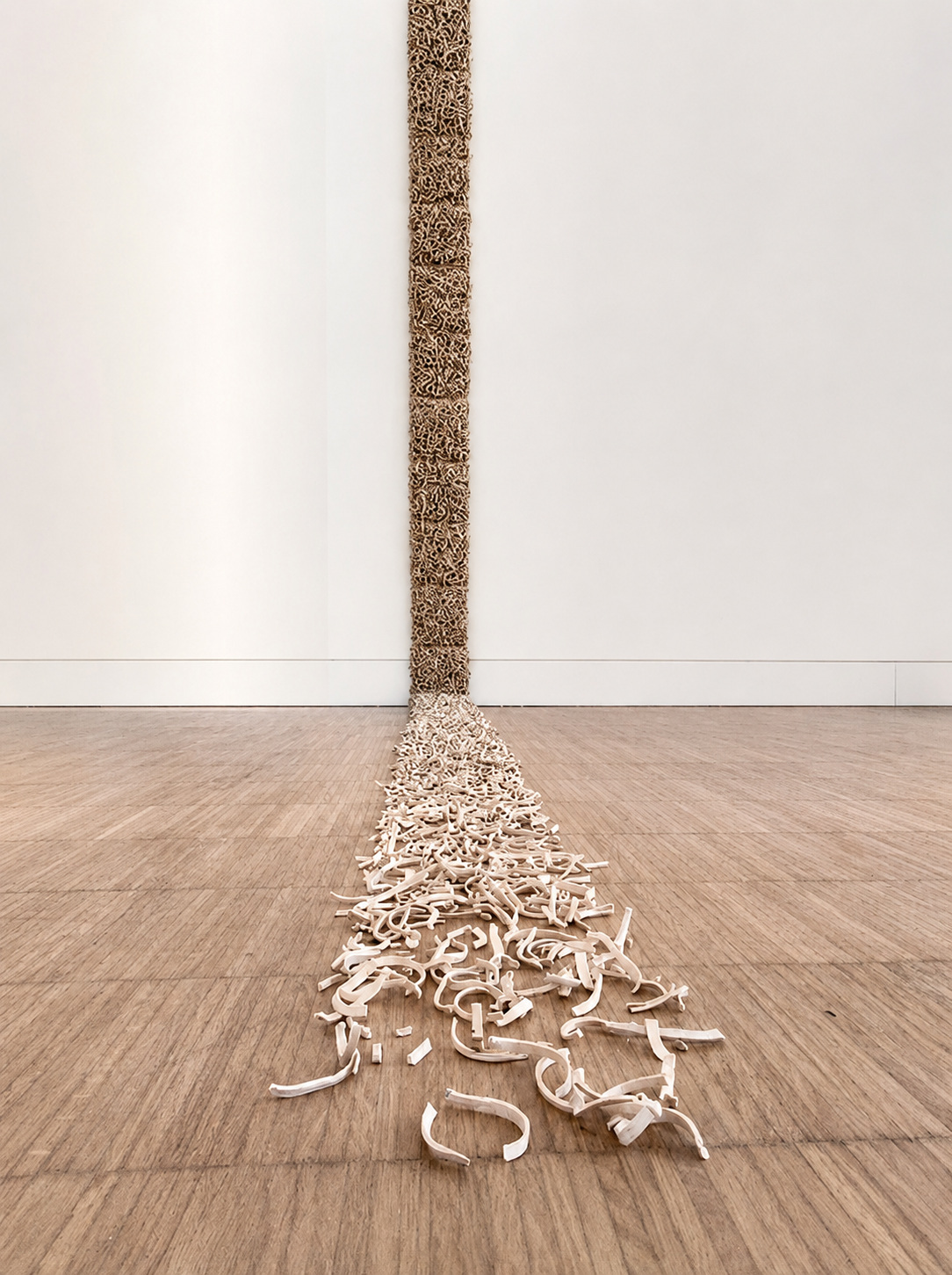 Snippers van een groter landschap ceramic fragment installation
